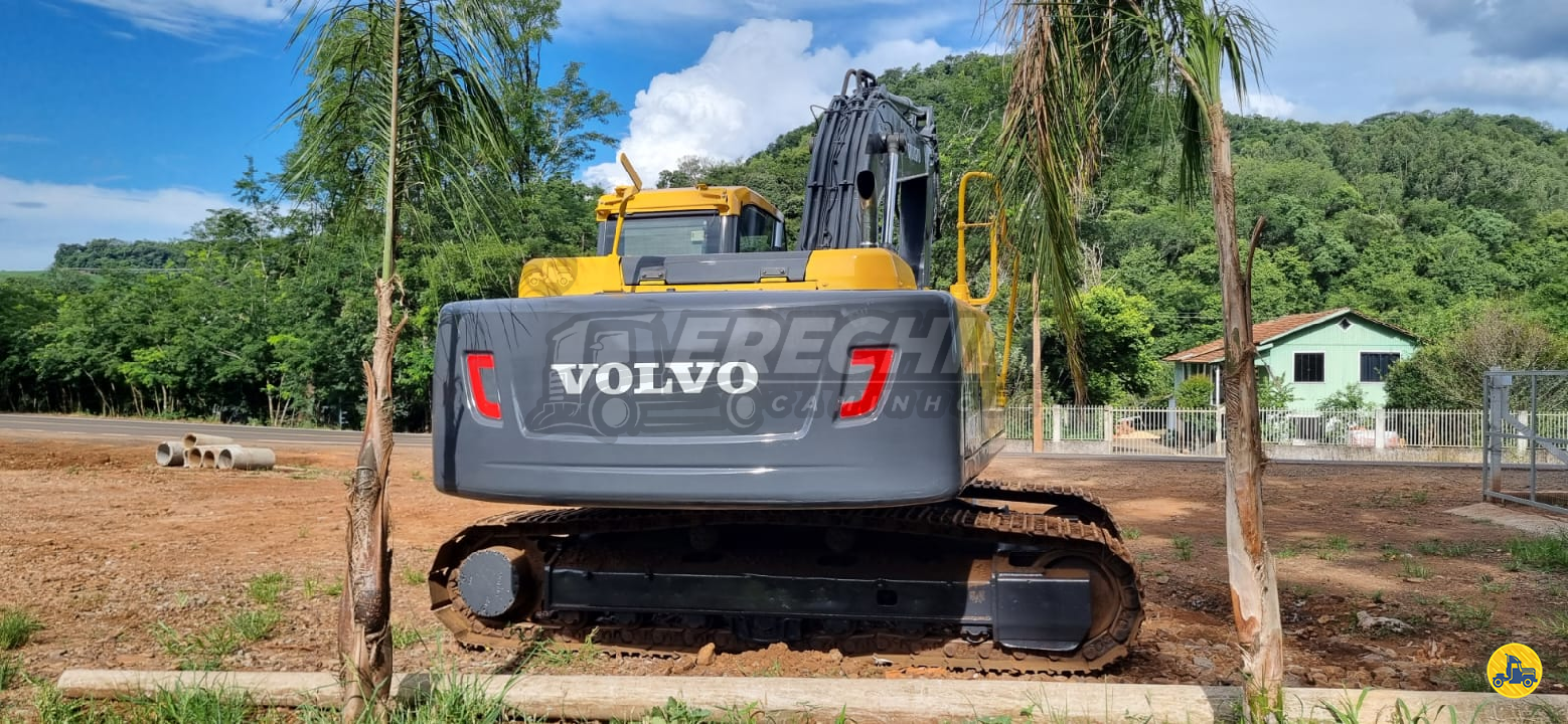 ESCAVADEIRA VOLVO EC220 Erechim Caminhões ERECHIM RIO GRANDE DO SUL RS
